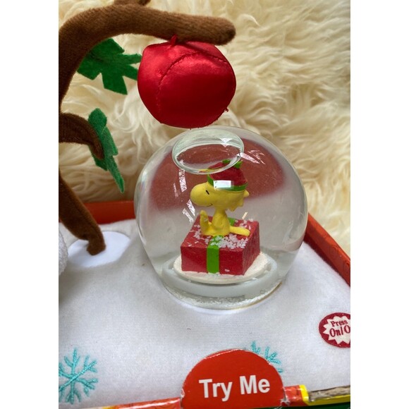 Animated Snoopy with SnoMotion Waterglobe Peanuts Christmas New Old Stock Kcare - Picture 6 of 10